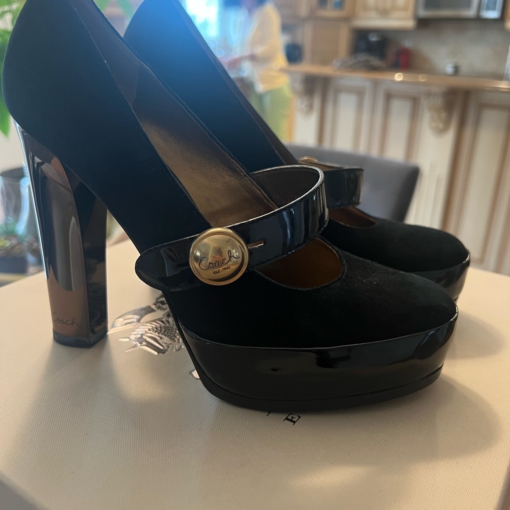 Beautiful Coach shoes - Picture 3 of 7
